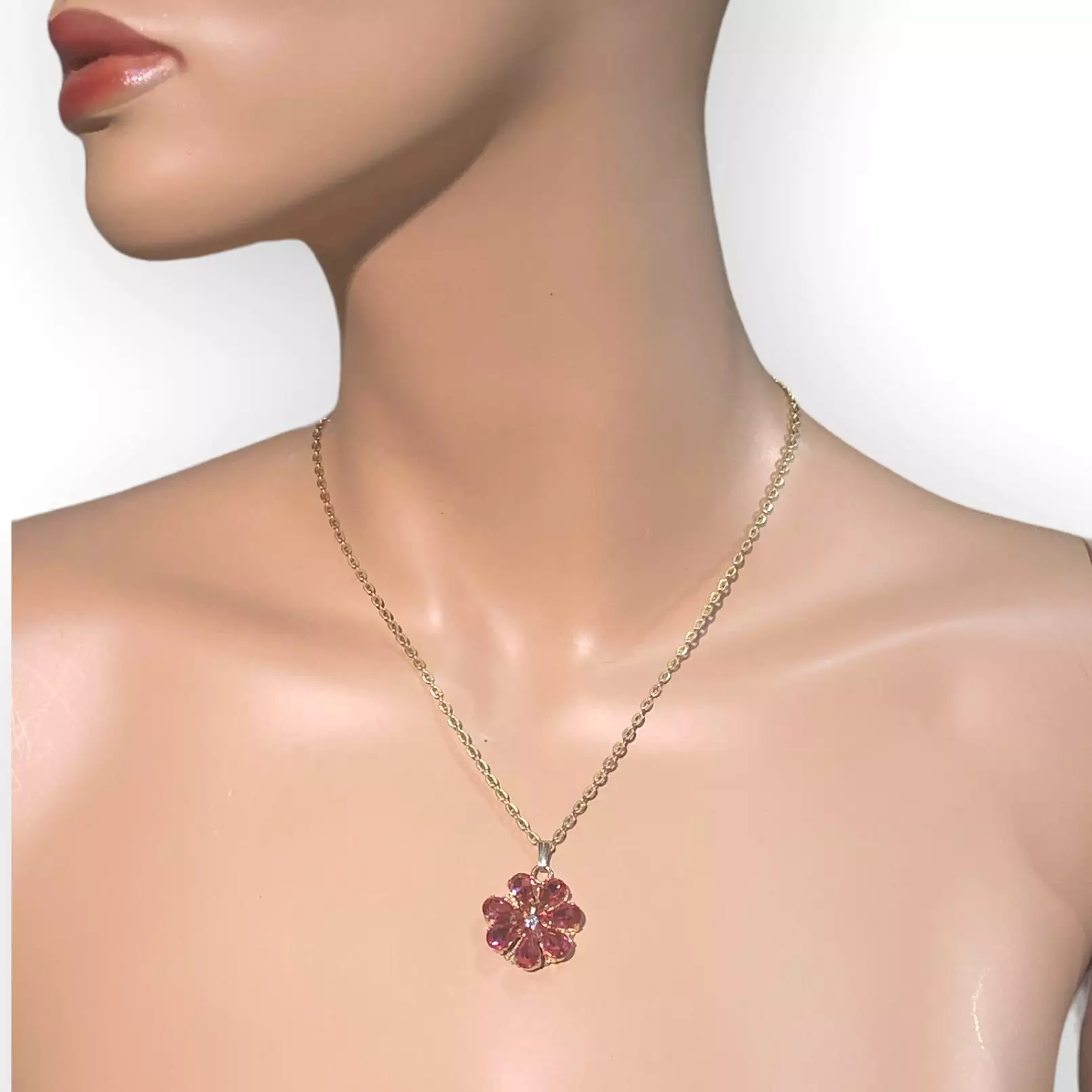 Daisy Pendant Necklace With Crystal Drops In pink shades.