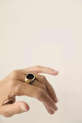 Golden signet ring / CARNELIAN