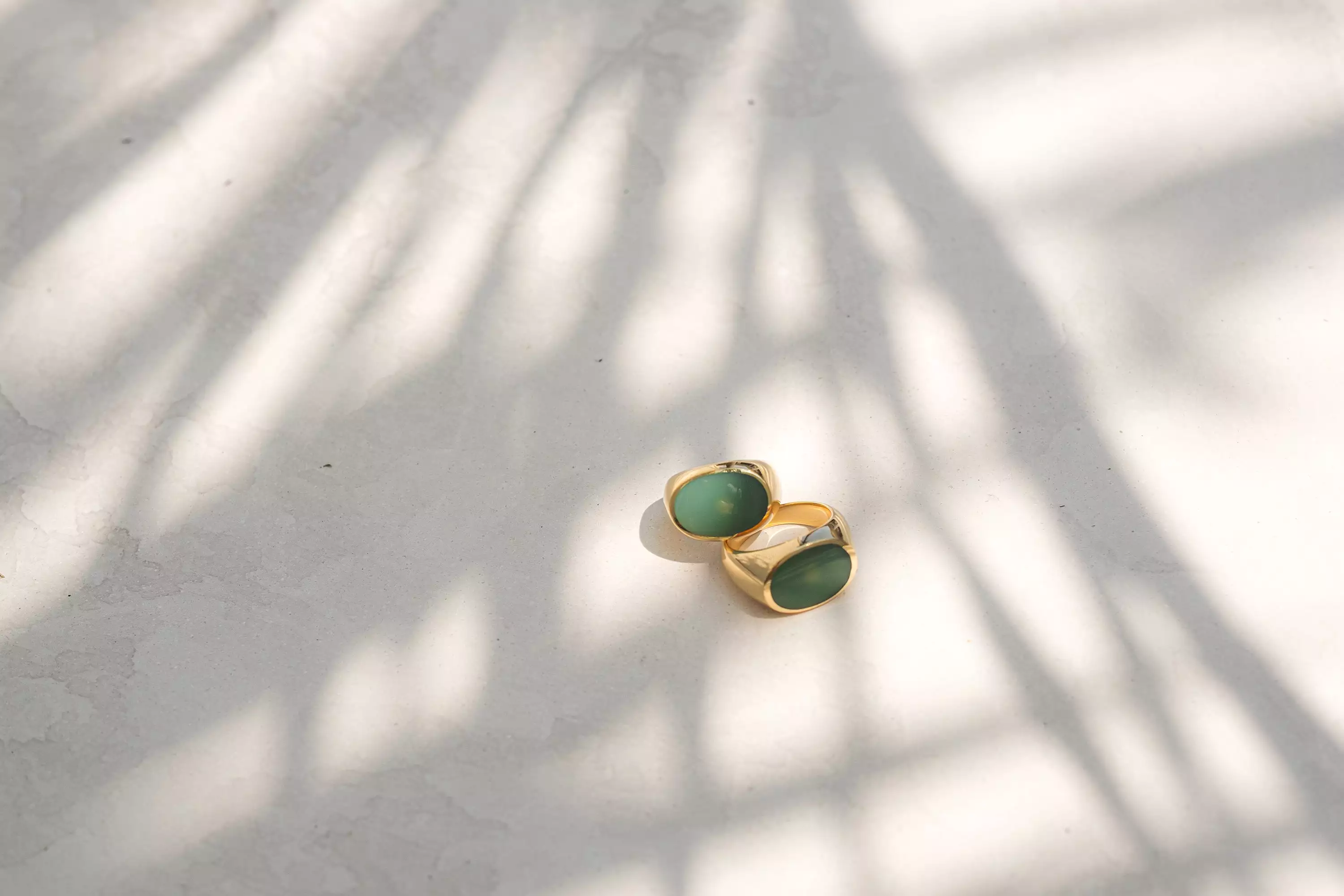 JADE SIGNET RING / Golden ring