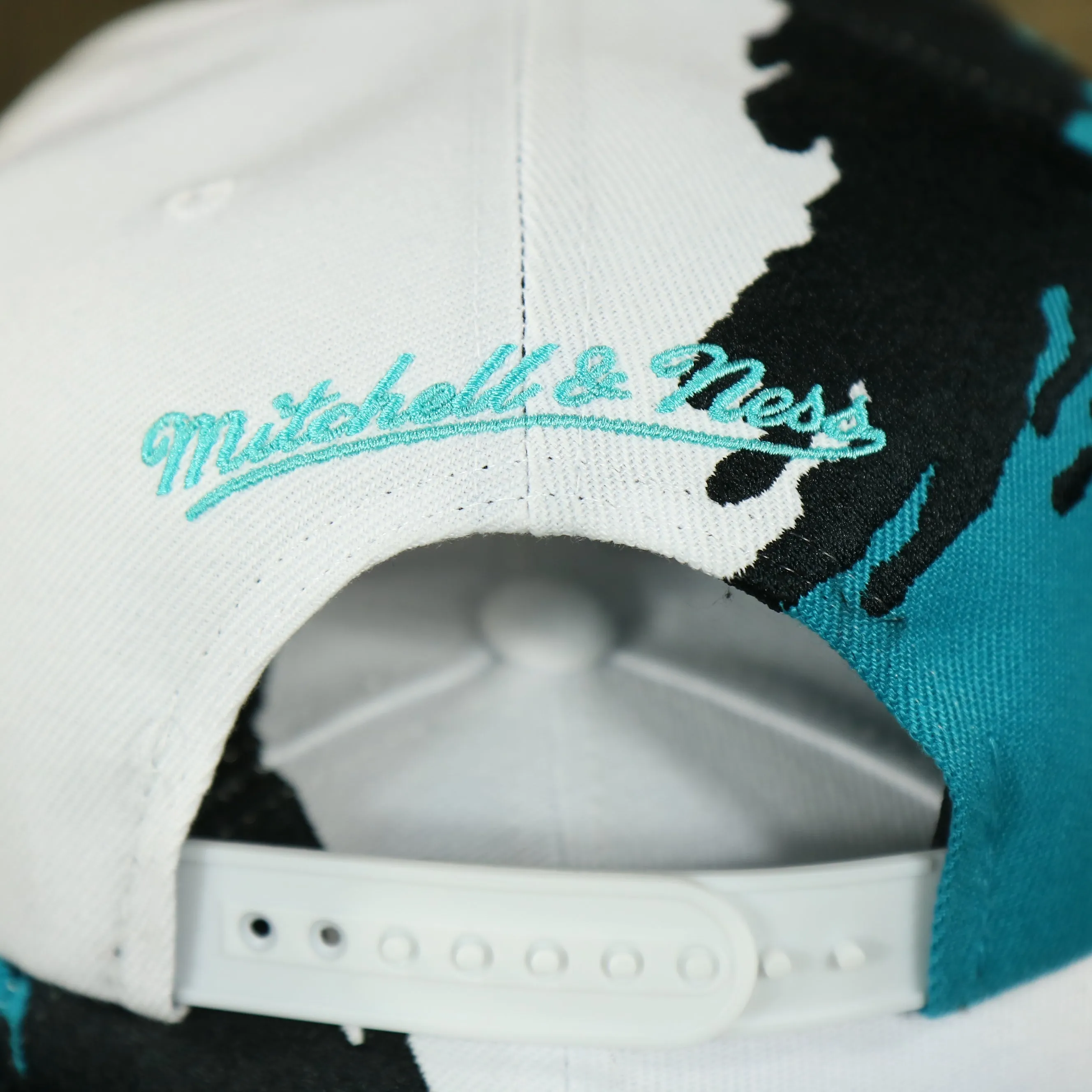 San Antonio Spurs Vintage Retro NBA Paintbrush Mitchell and Ness Snapback Hat | Teal/White/Black